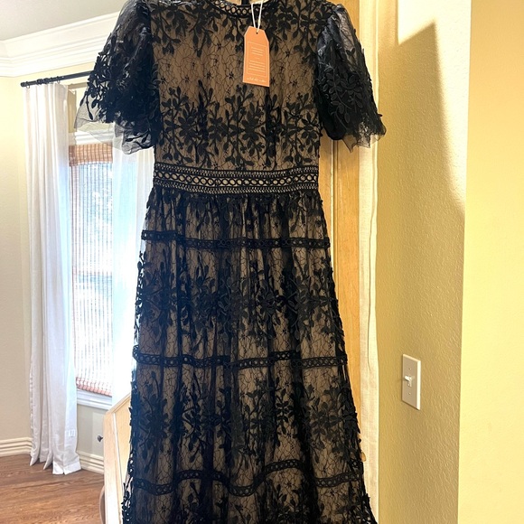 Ivy City Co Dresses & Skirts - Ivy City Co Black Lace Embroidered Midi Dress ~ NWT ~ small~ Sicily~ puff sleeve